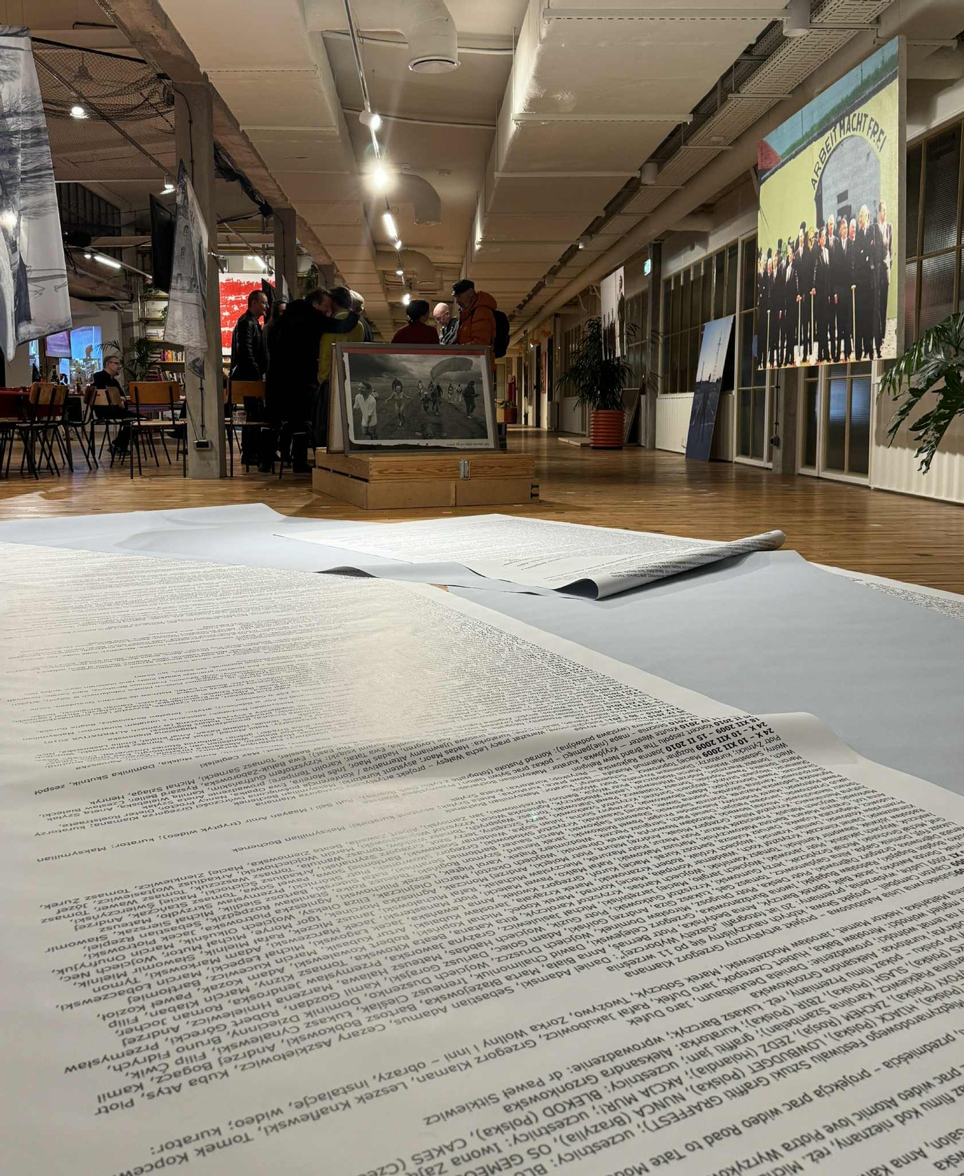 Wspa 4.0 -kalendarium,  30 metrowy wydruk zawierający pełne kalendarium wydarzeń Wyspy Progres z 40 lat dzielności